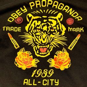 Men’s Obey Shirt L